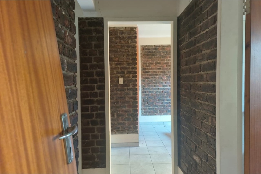 To Let 2 Bedroom Property for Rent in Oos Einde North West